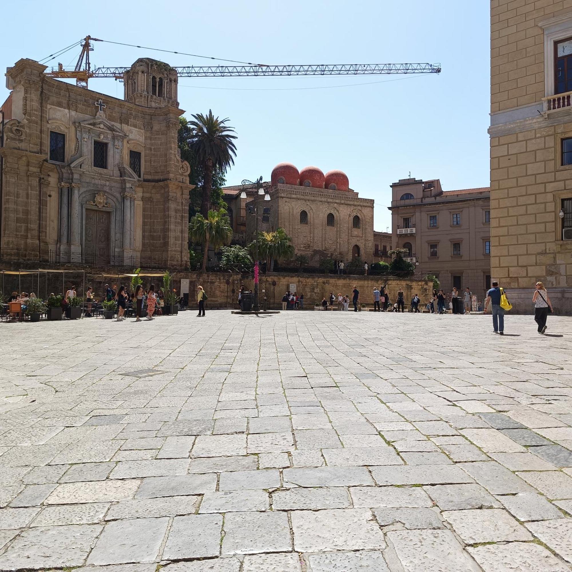 Appartamento Centro Storico Casa Bellini ***** Palermo